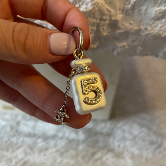 Chanel Earrings - Picture 2 of 3